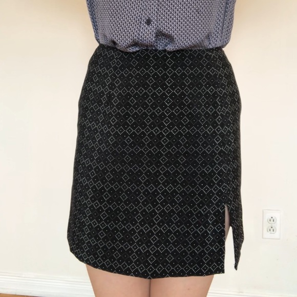 One of a kind mini black skirt 🌸 Made in Canada - Picture 7 of 14